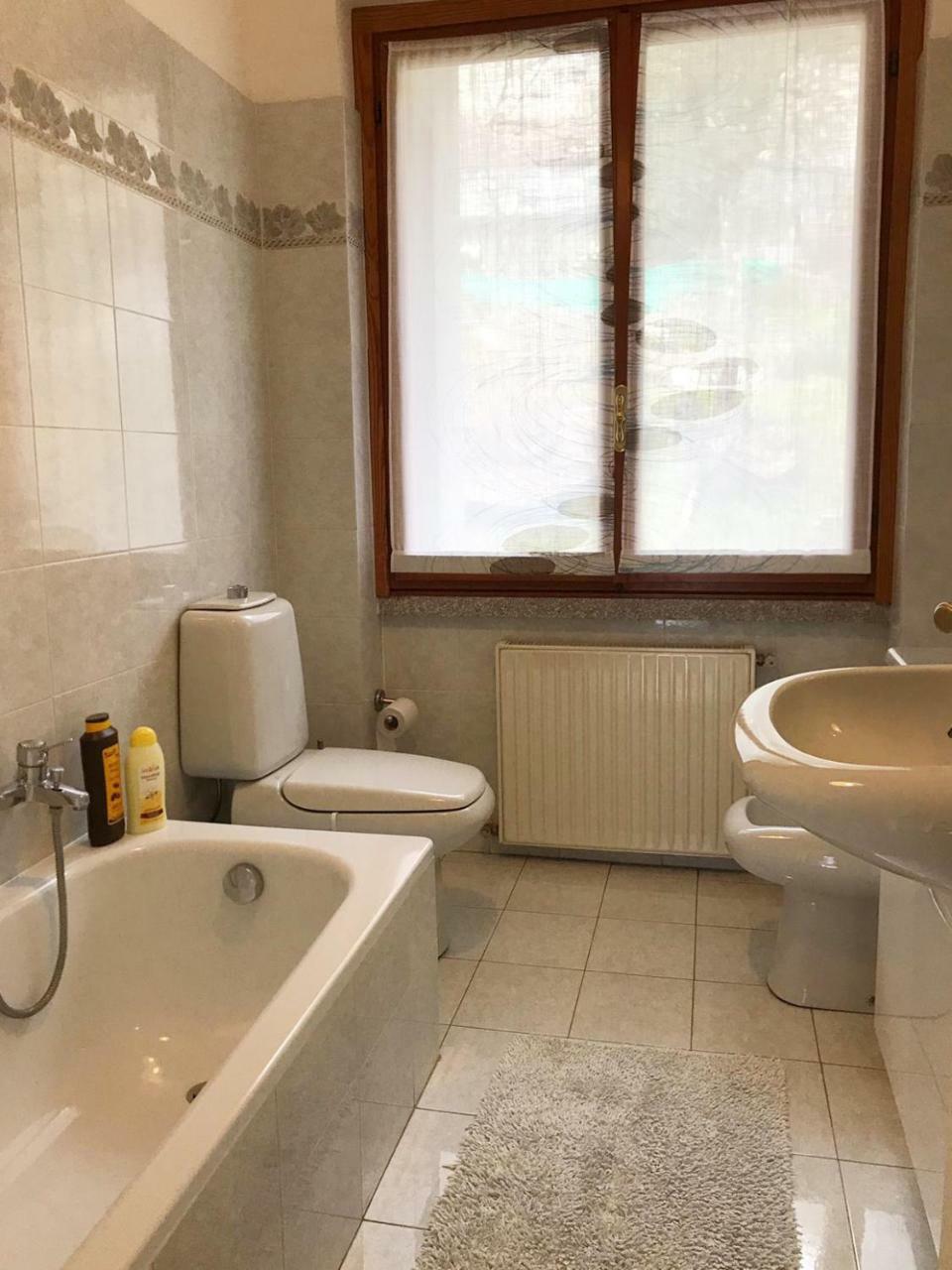 Big Apartment With Lake View And Three Bedrooms Sala Comacina Luaran gambar