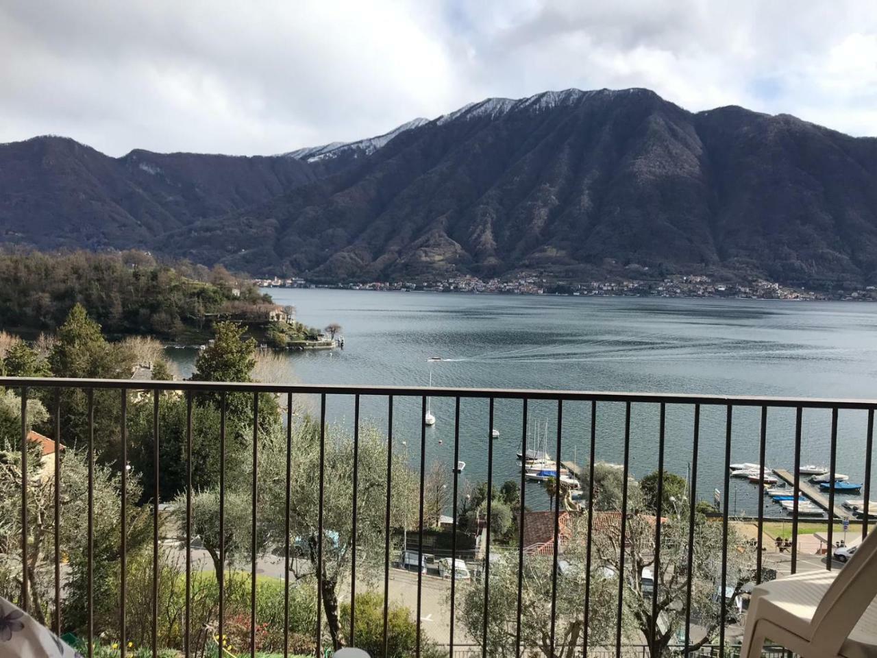 Big Apartment With Lake View And Three Bedrooms Sala Comacina Luaran gambar