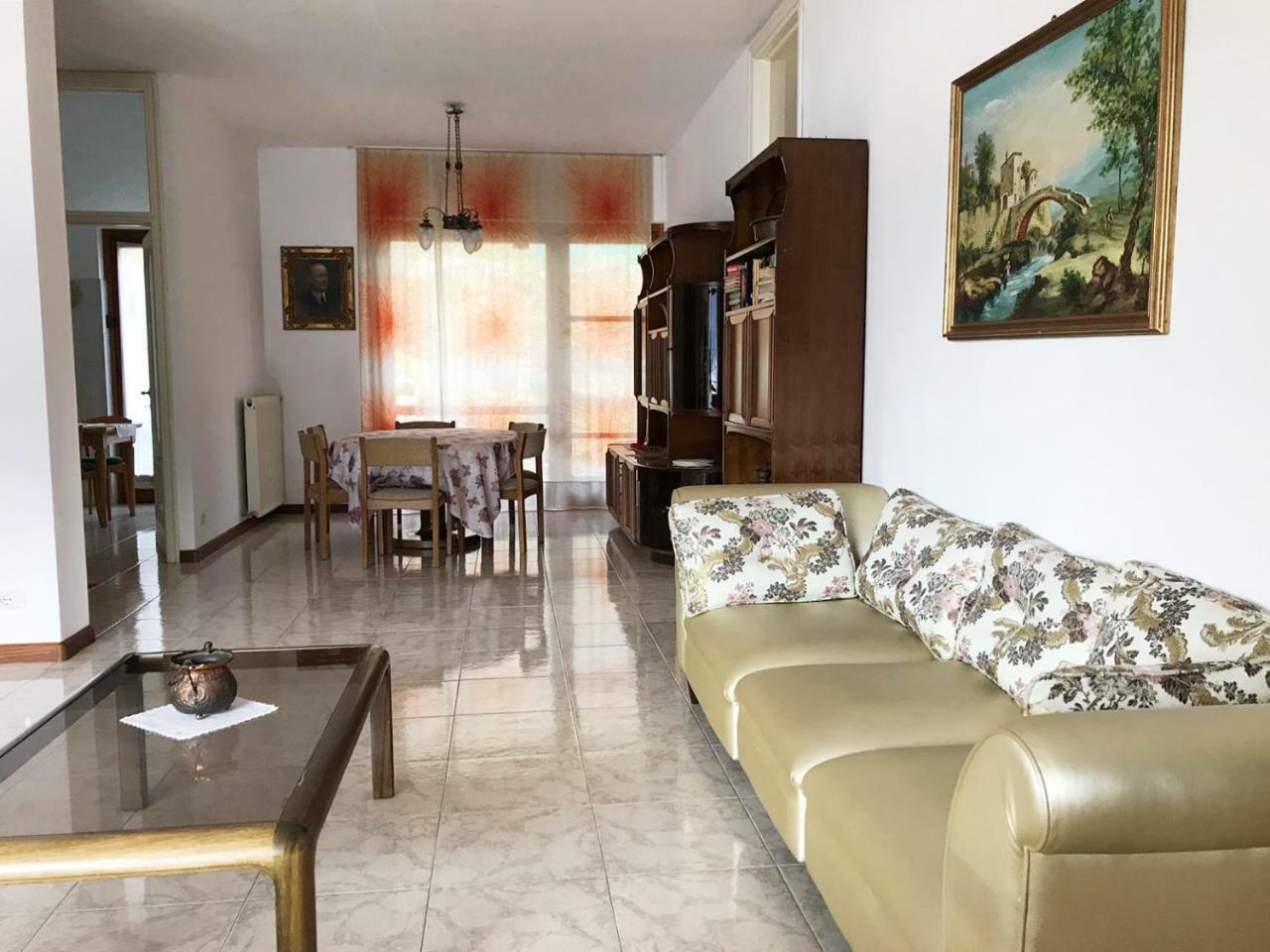 Big Apartment With Lake View And Three Bedrooms Sala Comacina Luaran gambar